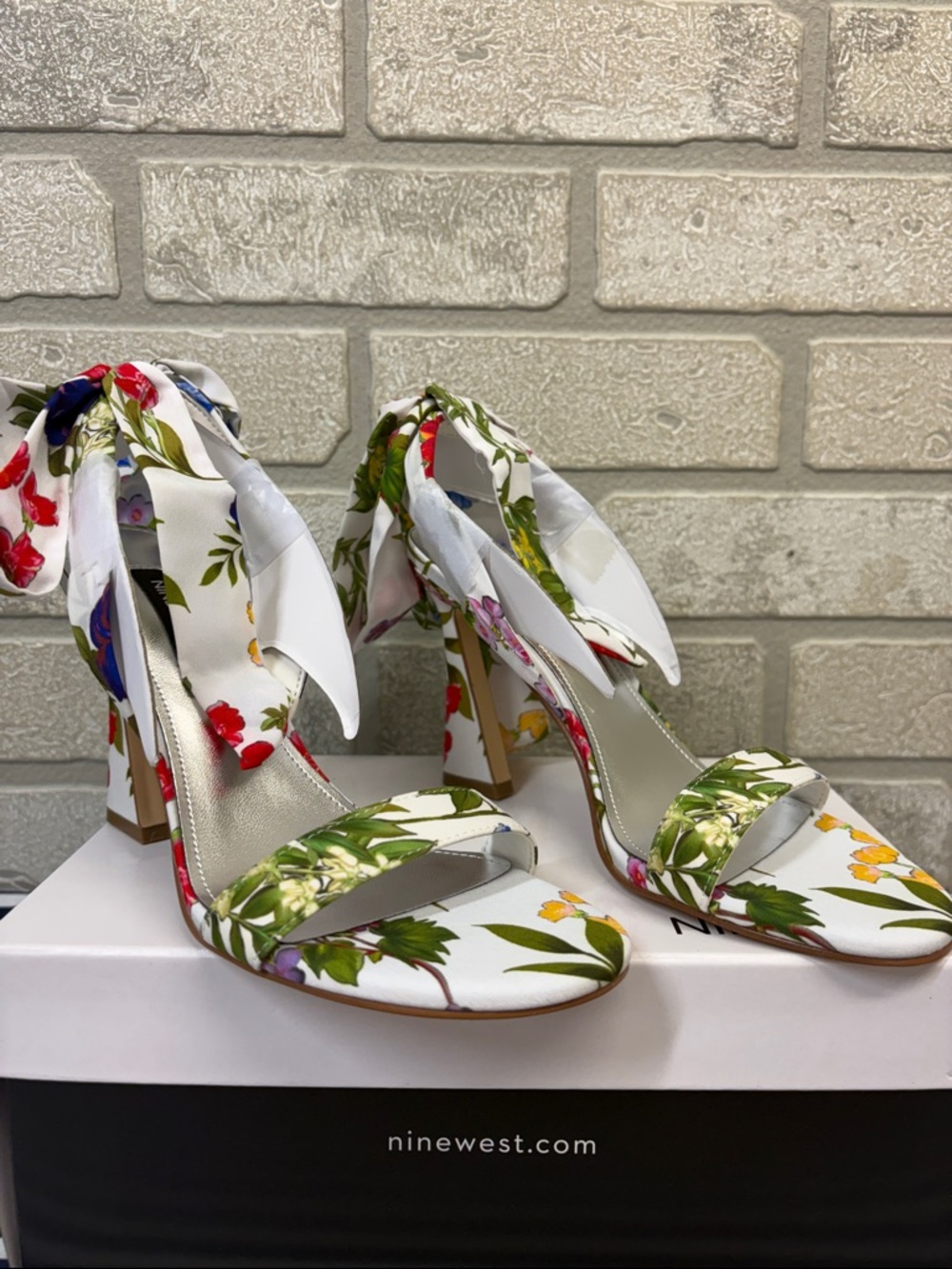 Nine West White Floral Kelsie Ankle Tie Open Toe Heels Size 6